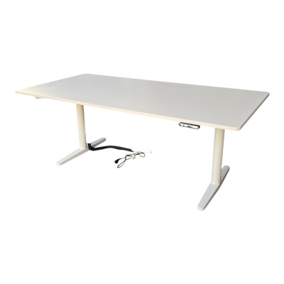 Bureau droit électrique...