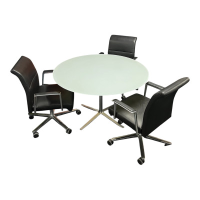Table de réunion ronde avec...